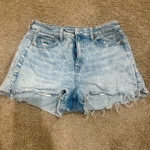 American Eagle high waisted light washed distressed shorts Sz8